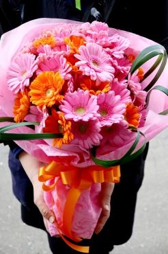 ガーベラの花束 送別用 花屋ブログ 岩手県盛岡市の花屋 田村フローリストにフラワーギフトはお任せください 当店は 安心と信頼の花キューピット加盟店です 花キューピットタウン